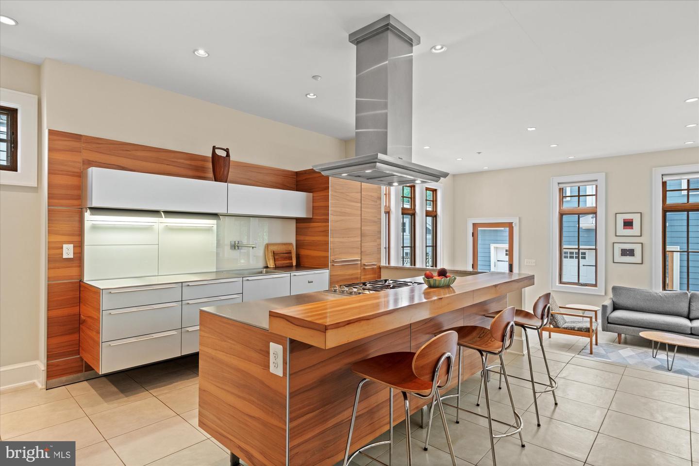 9 E WALNUT ST, ALEXANDRIA, Virginia 22301, 3 Bedrooms Bedrooms, ,3 BathroomsBathrooms,Residential,For sale,9 E WALNUT ST,VAAX2046918 MLS # VAAX2046918