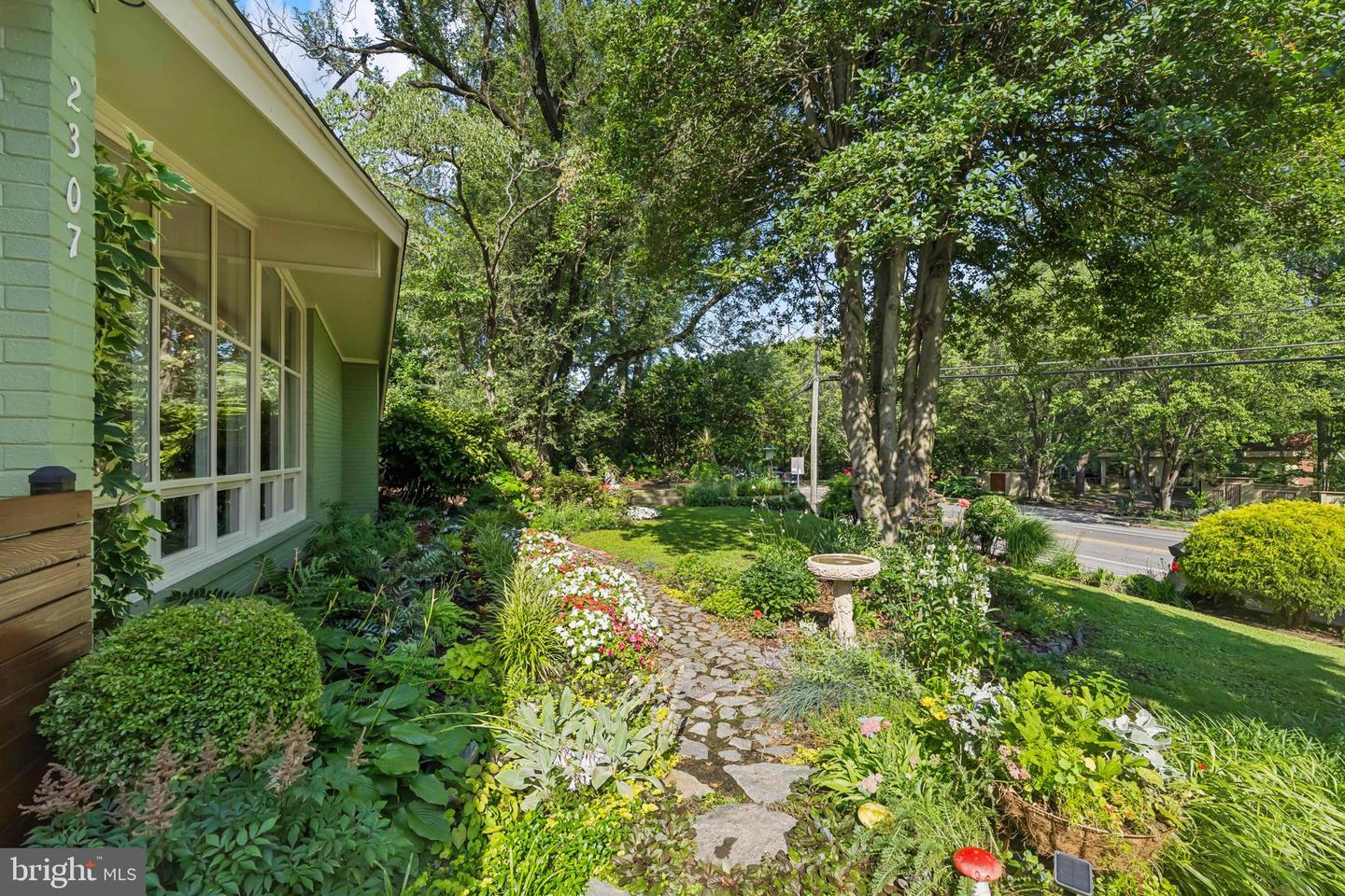 2307 SHERWOOD HALL LN, ALEXANDRIA, Virginia 22306, 4 Bedrooms Bedrooms, ,3 BathroomsBathrooms,Residential,For sale,2307 SHERWOOD HALL LN,VAFX2250642 MLS # VAFX2250642