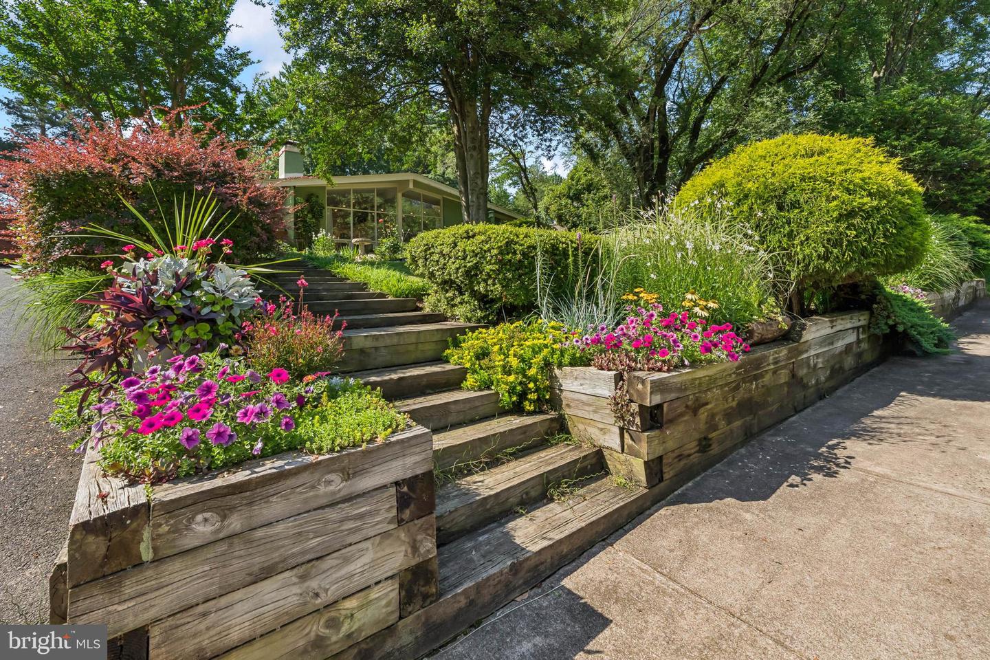 2307 SHERWOOD HALL LN, ALEXANDRIA, Virginia 22306, 4 Bedrooms Bedrooms, ,3 BathroomsBathrooms,Residential,For sale,2307 SHERWOOD HALL LN,VAFX2250642 MLS # VAFX2250642