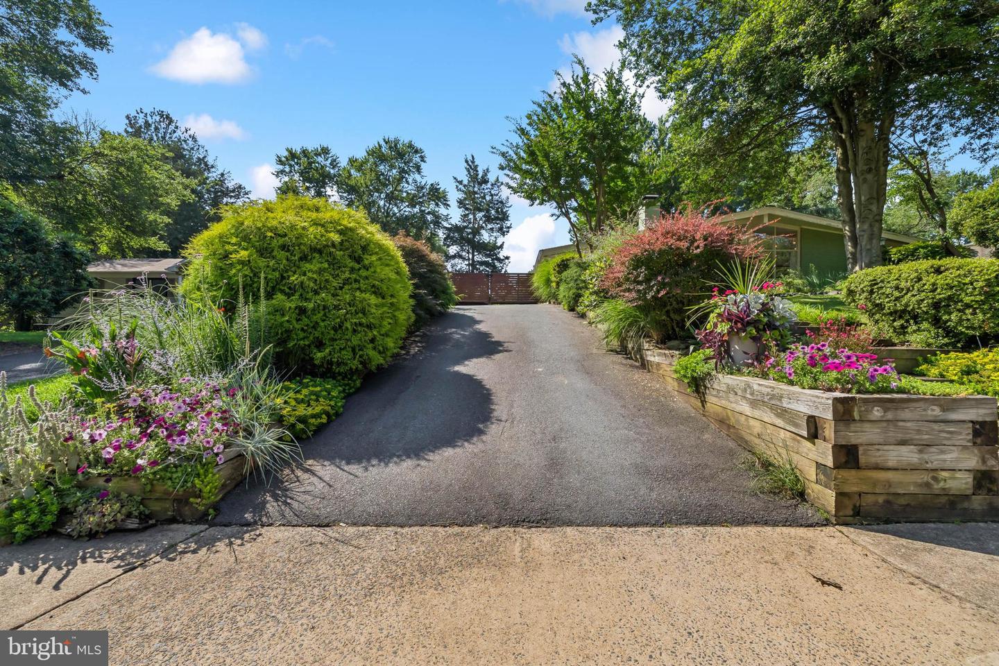 2307 SHERWOOD HALL LN, ALEXANDRIA, Virginia 22306, 4 Bedrooms Bedrooms, ,3 BathroomsBathrooms,Residential,For sale,2307 SHERWOOD HALL LN,VAFX2250642 MLS # VAFX2250642