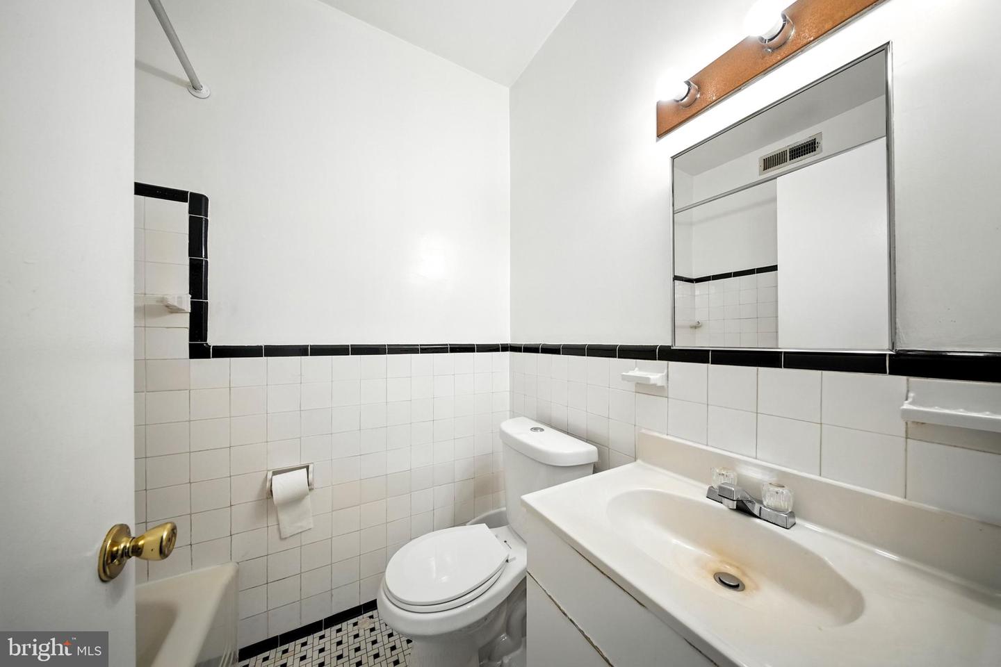 1006 4TH ST NE, WASHINGTON, District Of Columbia 20002, 4 Bedrooms Bedrooms, ,2 BathroomsBathrooms,Residential,For sale,1006 4TH ST NE,DCDC2207798 MLS # DCDC2207798