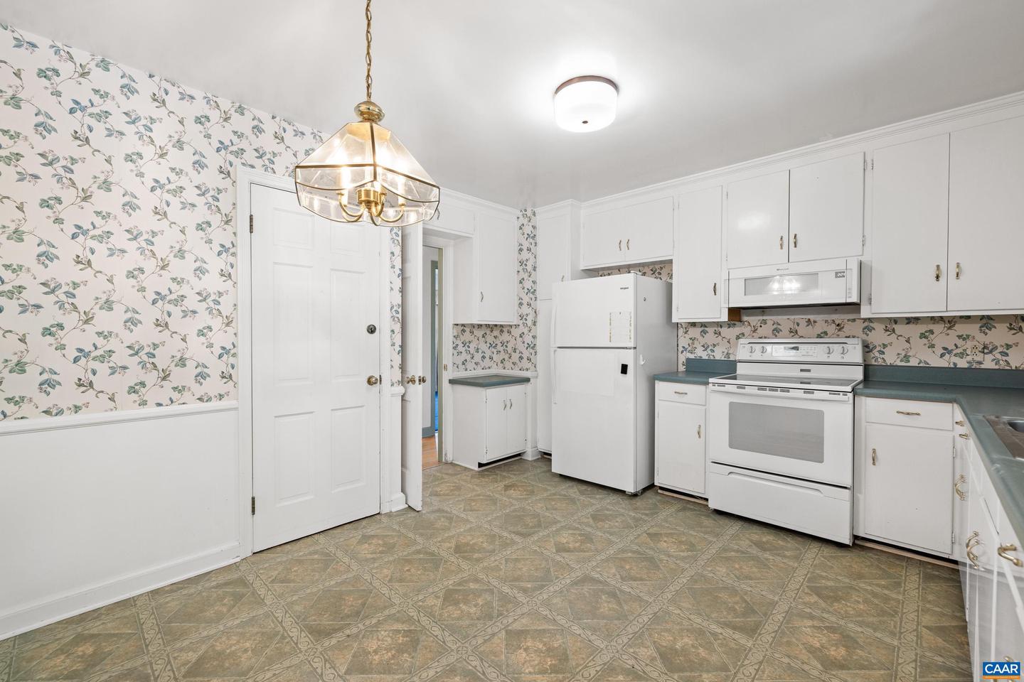 608 DAVIS AVE, CHARLOTTESVILLE, Virginia 22901, 3 Bedrooms Bedrooms, ,3 BathroomsBathrooms,Residential,For sale,608 DAVIS AVE,666120 MLS # 666120