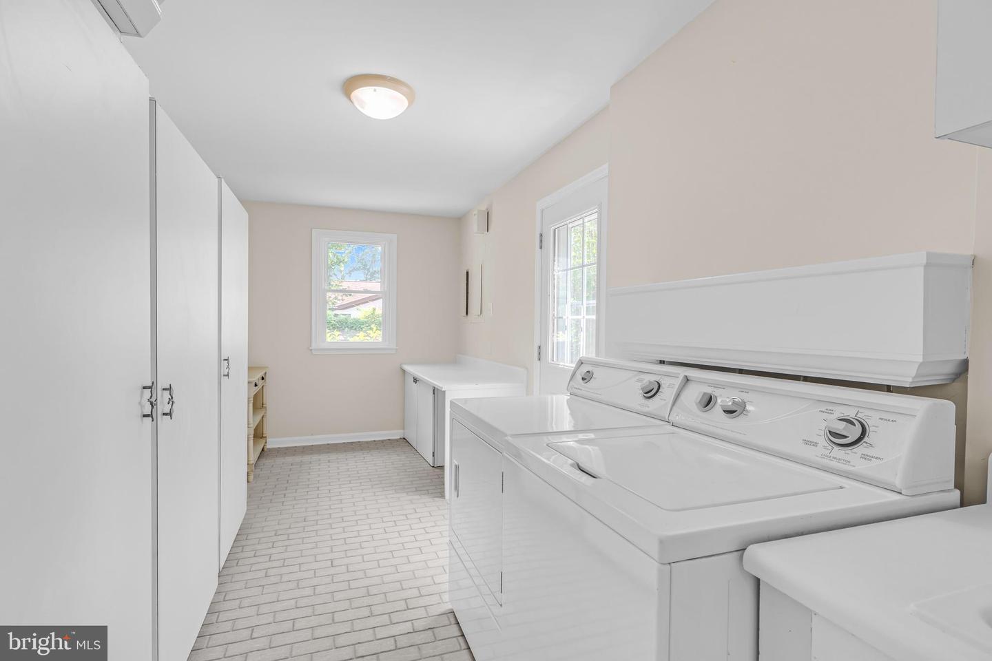 9508 FERRY HARBOUR CT, ALEXANDRIA, Virginia 22309, 6 Bedrooms Bedrooms, ,3 BathroomsBathrooms,Residential,For sale,9508 FERRY HARBOUR CT,VAFX2218874 MLS # VAFX2218874