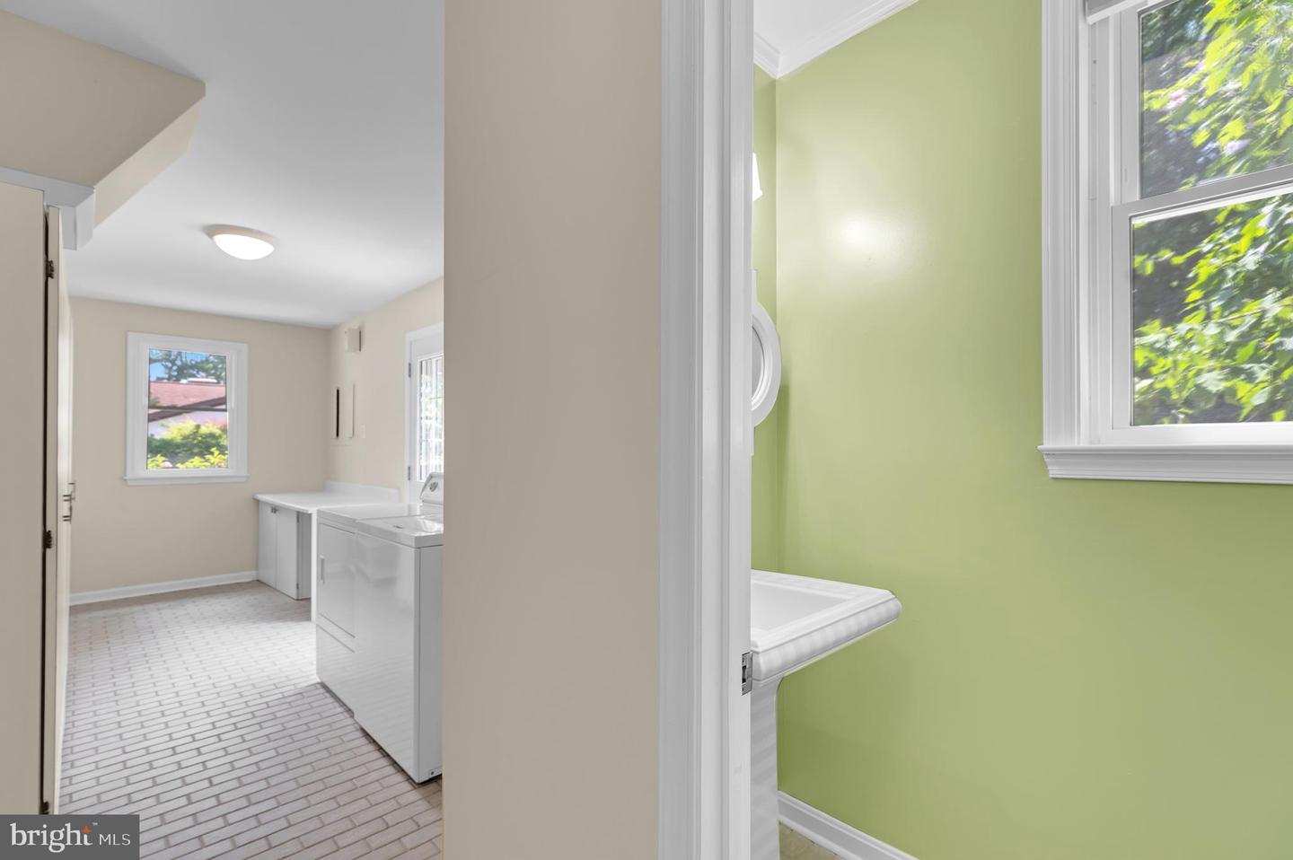 9508 FERRY HARBOUR CT, ALEXANDRIA, Virginia 22309, 6 Bedrooms Bedrooms, ,3 BathroomsBathrooms,Residential,For sale,9508 FERRY HARBOUR CT,VAFX2218874 MLS # VAFX2218874