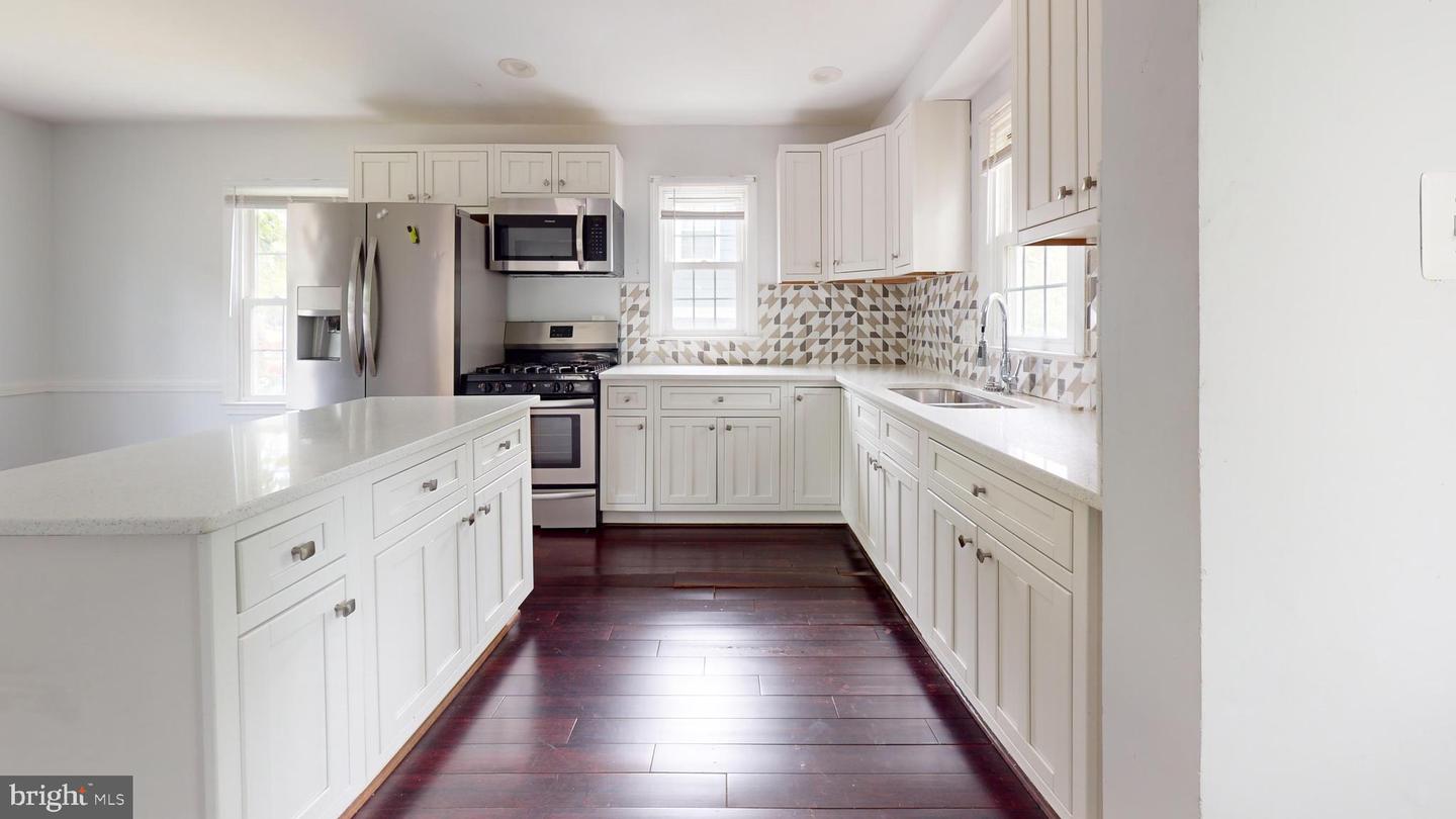 2822 LORCOM LN, ARLINGTON, Virginia 22207, 3 Bedrooms Bedrooms, ,3 BathroomsBathrooms,Residential,For sale,2822 LORCOM LN,VAAR2054248 MLS # VAAR2054248