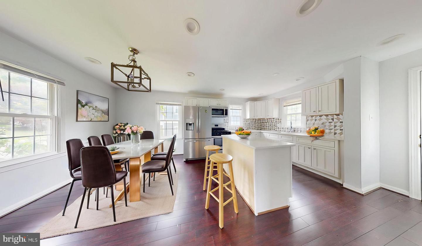 2822 LORCOM LN, ARLINGTON, Virginia 22207, 3 Bedrooms Bedrooms, ,3 BathroomsBathrooms,Residential,For sale,2822 LORCOM LN,VAAR2054248 MLS # VAAR2054248