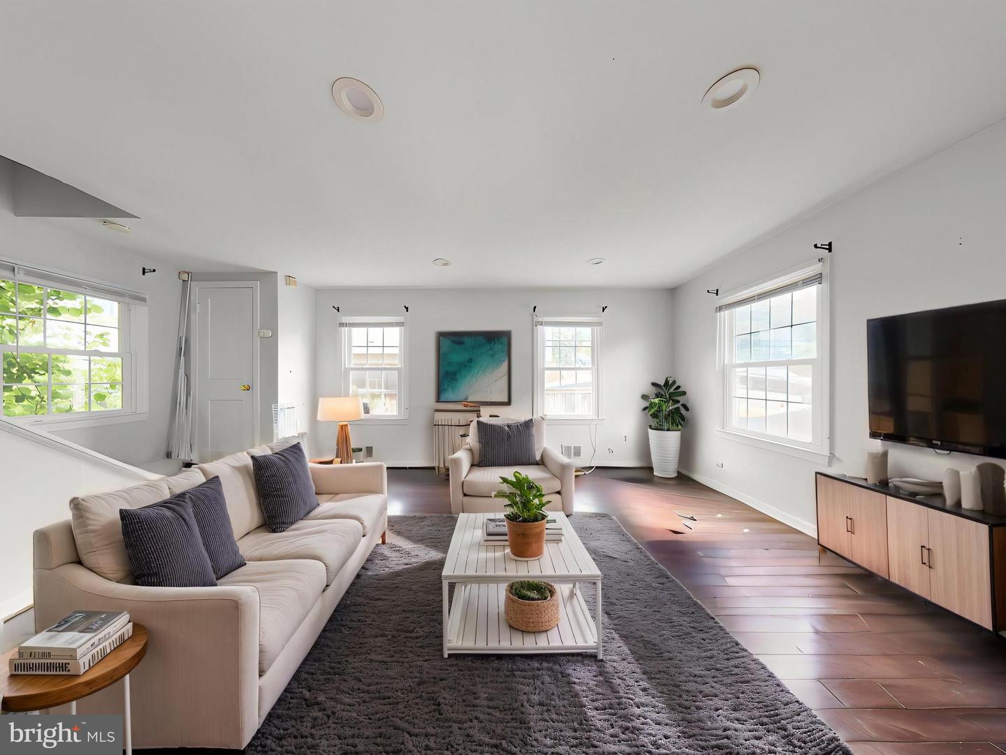 2822 LORCOM LN, ARLINGTON, Virginia 22207, 3 Bedrooms Bedrooms, ,3 BathroomsBathrooms,Residential,For sale,2822 LORCOM LN,VAAR2054248 MLS # VAAR2054248