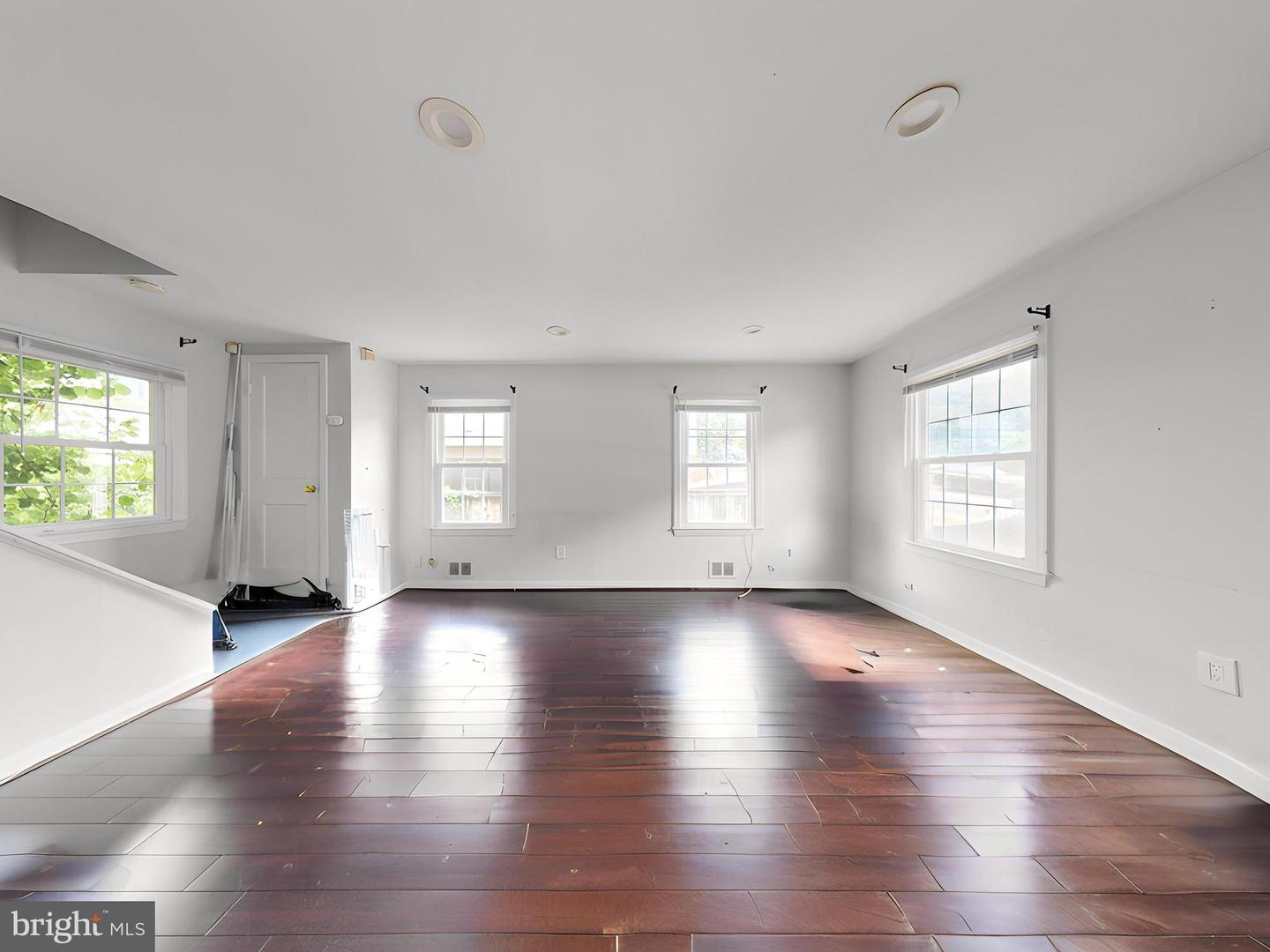 2822 LORCOM LN, ARLINGTON, Virginia 22207, 3 Bedrooms Bedrooms, ,3 BathroomsBathrooms,Residential,For sale,2822 LORCOM LN,VAAR2054248 MLS # VAAR2054248