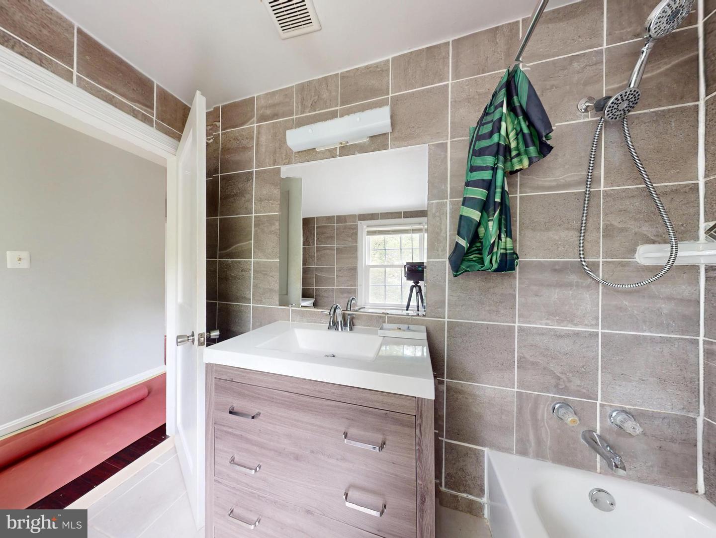 2822 LORCOM LN, ARLINGTON, Virginia 22207, 3 Bedrooms Bedrooms, ,3 BathroomsBathrooms,Residential,For sale,2822 LORCOM LN,VAAR2054248 MLS # VAAR2054248