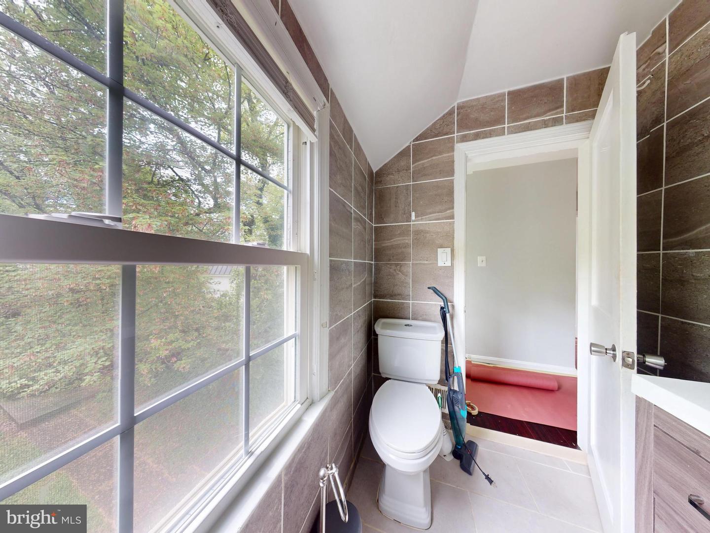 2822 LORCOM LN, ARLINGTON, Virginia 22207, 3 Bedrooms Bedrooms, ,3 BathroomsBathrooms,Residential,For sale,2822 LORCOM LN,VAAR2054248 MLS # VAAR2054248
