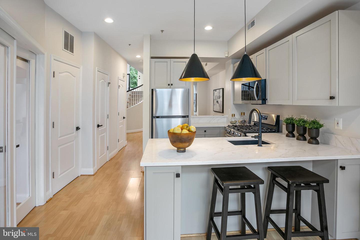 27 LOGAN CIR NW #5, WASHINGTON, District Of Columbia 20005, 3 Bedrooms Bedrooms, 8 Rooms Rooms,2 BathroomsBathrooms,Residential,For sale,27 LOGAN CIR NW #5,DCDC2191052 MLS # DCDC2191052