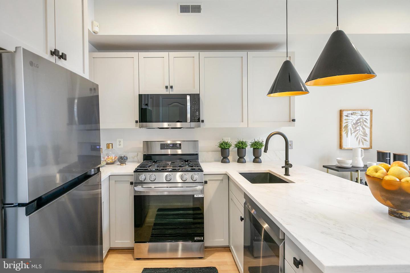 27 LOGAN CIR NW #5, WASHINGTON, District Of Columbia 20005, 3 Bedrooms Bedrooms, 8 Rooms Rooms,2 BathroomsBathrooms,Residential,For sale,27 LOGAN CIR NW #5,DCDC2191052 MLS # DCDC2191052