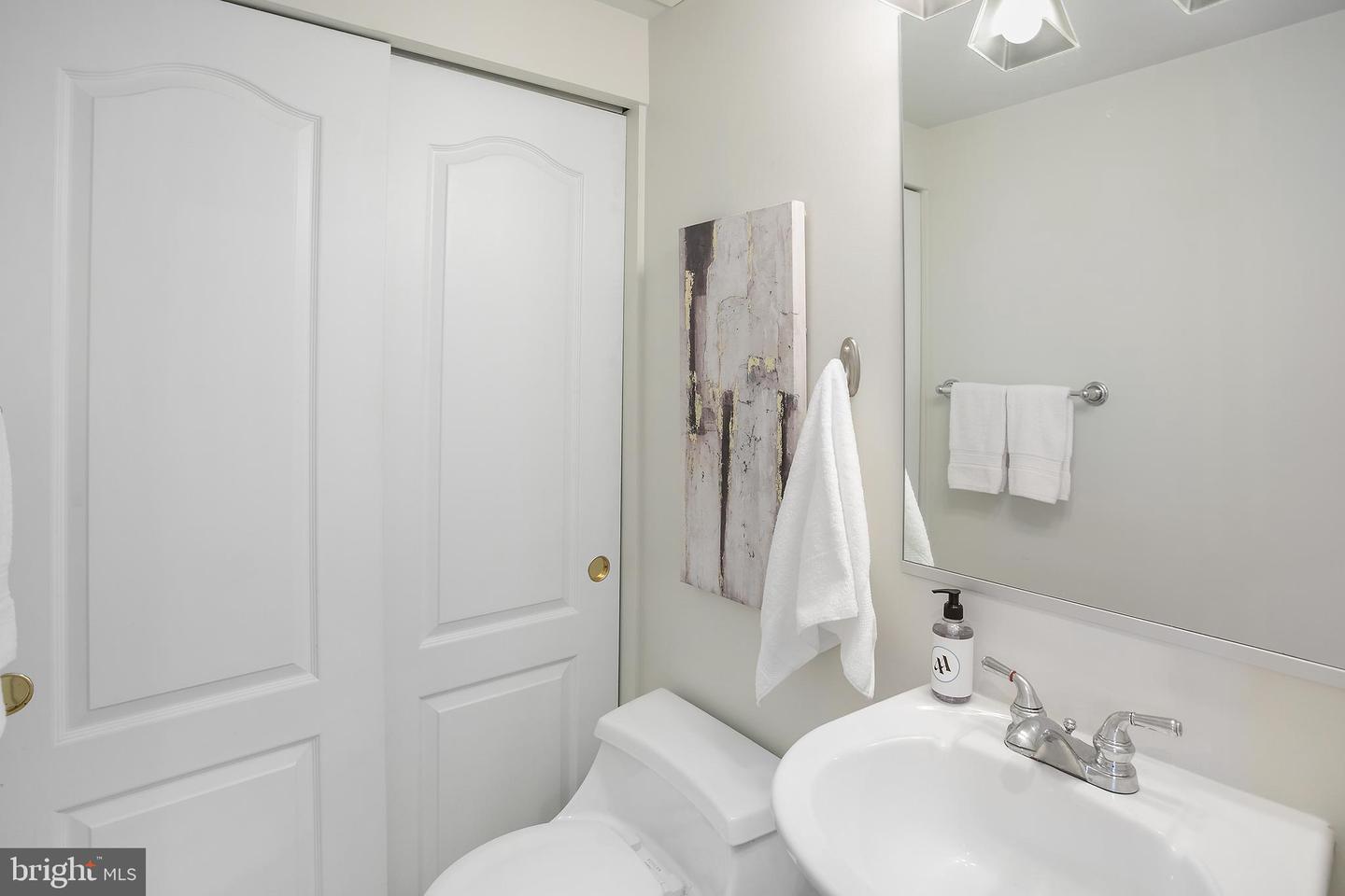 27 LOGAN CIR NW #5, WASHINGTON, District Of Columbia 20005, 3 Bedrooms Bedrooms, 8 Rooms Rooms,2 BathroomsBathrooms,Residential,For sale,27 LOGAN CIR NW #5,DCDC2191052 MLS # DCDC2191052