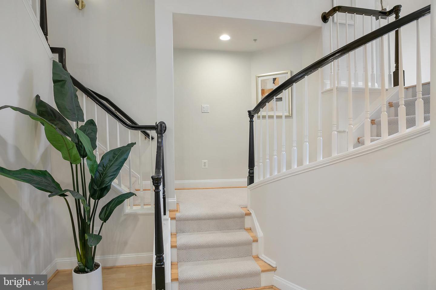 27 LOGAN CIR NW #5, WASHINGTON, District Of Columbia 20005, 3 Bedrooms Bedrooms, 8 Rooms Rooms,2 BathroomsBathrooms,Residential,For sale,27 LOGAN CIR NW #5,DCDC2191052 MLS # DCDC2191052
