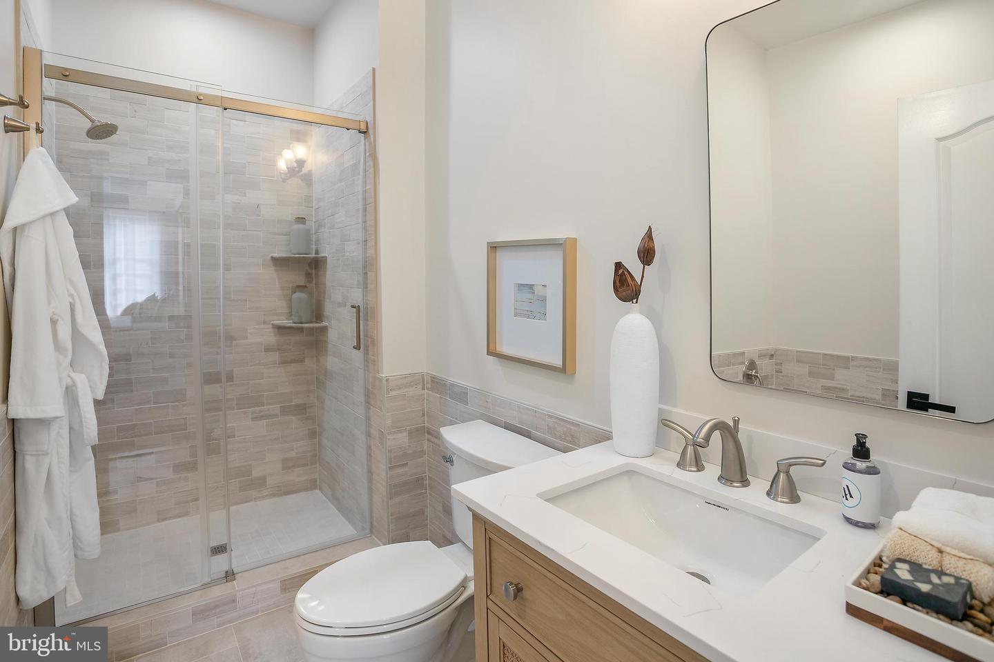 27 LOGAN CIR NW #5, WASHINGTON, District Of Columbia 20005, 3 Bedrooms Bedrooms, 8 Rooms Rooms,2 BathroomsBathrooms,Residential,For sale,27 LOGAN CIR NW #5,DCDC2191052 MLS # DCDC2191052