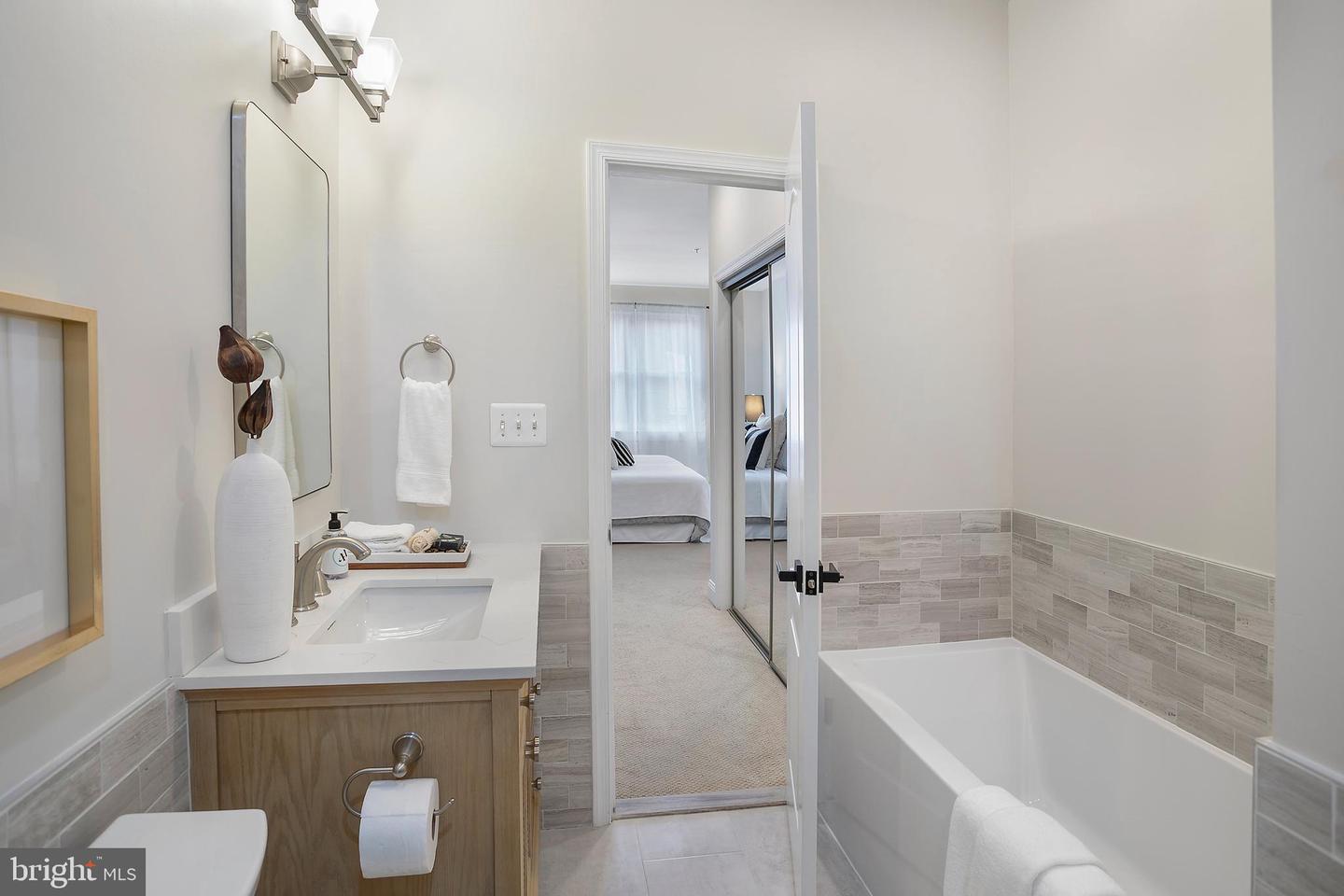 27 LOGAN CIR NW #5, WASHINGTON, District Of Columbia 20005, 3 Bedrooms Bedrooms, 8 Rooms Rooms,2 BathroomsBathrooms,Residential,For sale,27 LOGAN CIR NW #5,DCDC2191052 MLS # DCDC2191052