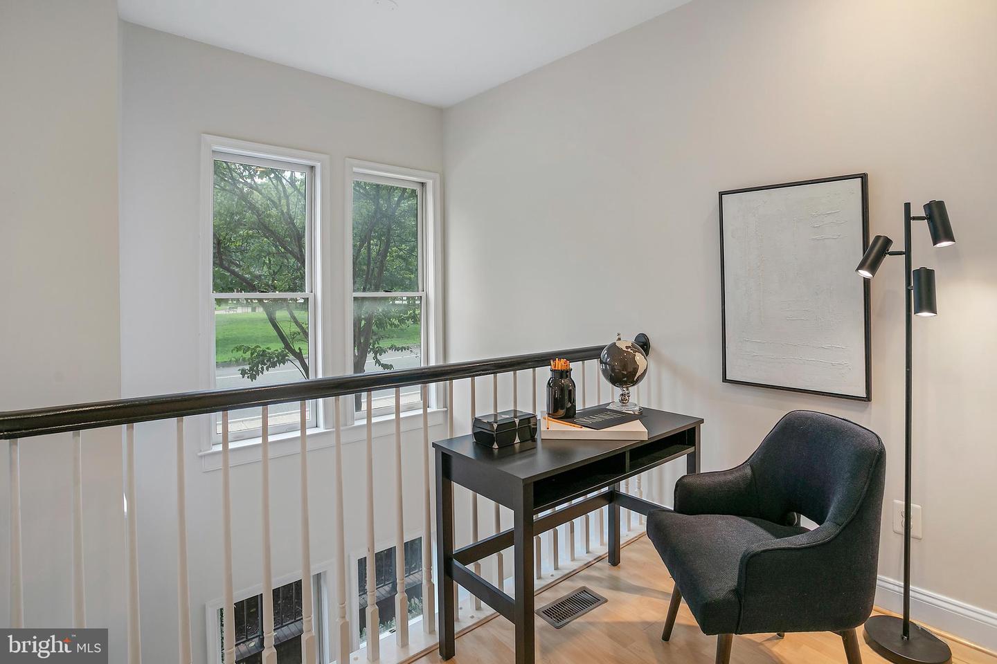 27 LOGAN CIR NW #5, WASHINGTON, District Of Columbia 20005, 3 Bedrooms Bedrooms, 8 Rooms Rooms,2 BathroomsBathrooms,Residential,For sale,27 LOGAN CIR NW #5,DCDC2191052 MLS # DCDC2191052