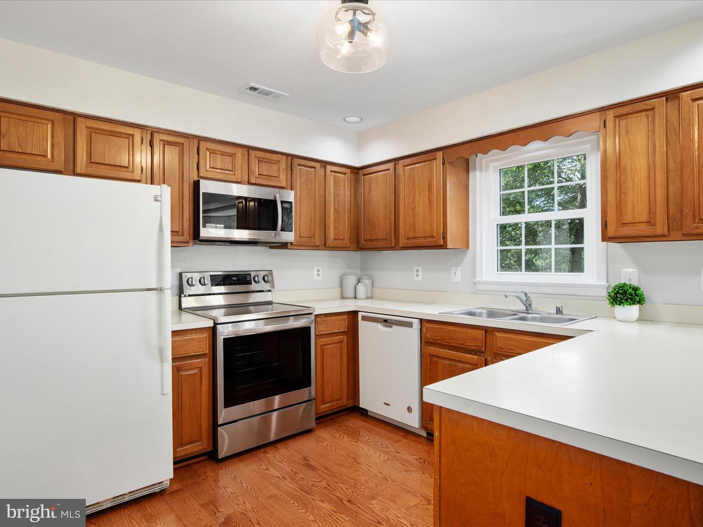 21 GRISWOLD CT, STERLING, Virginia 20165, 5 Bedrooms Bedrooms, ,3 BathroomsBathrooms,Residential,For sale,21 GRISWOLD CT,VALO2092138 MLS # VALO2092138