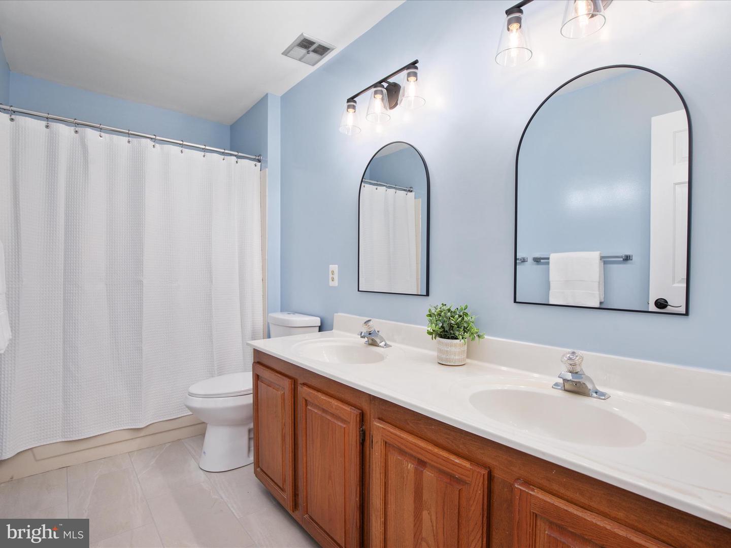 21 GRISWOLD CT, STERLING, Virginia 20165, 5 Bedrooms Bedrooms, ,3 BathroomsBathrooms,Residential,For sale,21 GRISWOLD CT,VALO2092138 MLS # VALO2092138