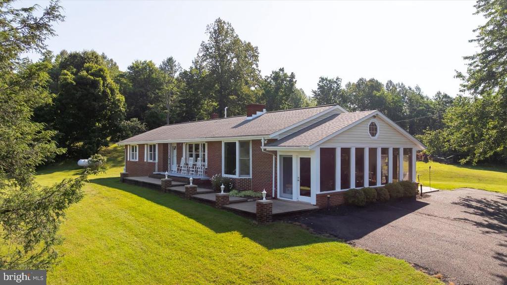 436 CASTLETON VIEW RD, CASTLETON, Virginia 22716, 4 Bedrooms Bedrooms, ,3 BathroomsBathrooms,Residential,436 CASTLETON VIEW RD,VARP2002152 MLS # VARP2002152