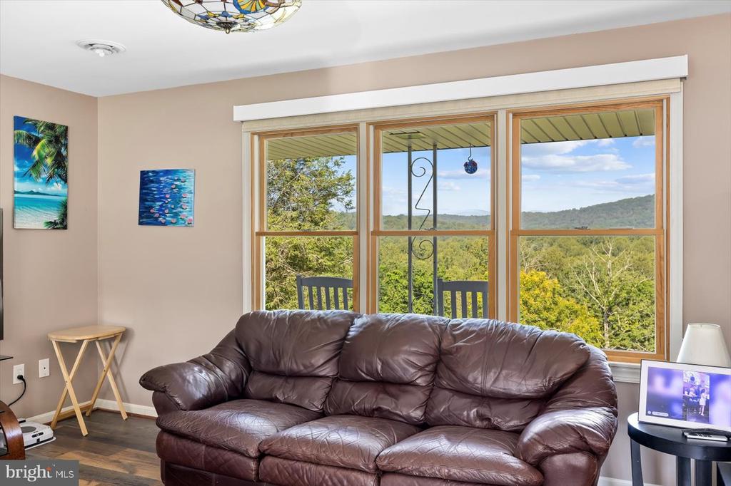 436 CASTLETON VIEW RD, CASTLETON, Virginia 22716, 4 Bedrooms Bedrooms, ,3 BathroomsBathrooms,Residential,436 CASTLETON VIEW RD,VARP2002152 MLS # VARP2002152