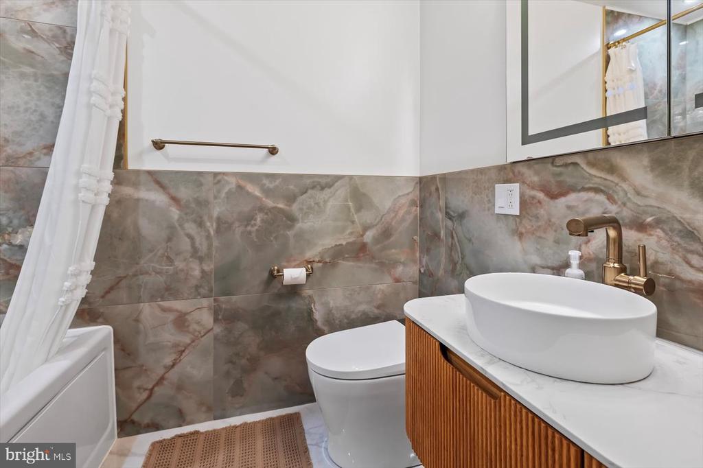 436 CASTLETON VIEW RD, CASTLETON, Virginia 22716, 4 Bedrooms Bedrooms, ,3 BathroomsBathrooms,Residential,436 CASTLETON VIEW RD,VARP2002152 MLS # VARP2002152