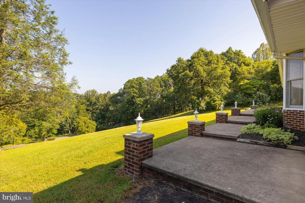 436 CASTLETON VIEW RD, CASTLETON, Virginia 22716, 4 Bedrooms Bedrooms, ,3 BathroomsBathrooms,Residential,436 CASTLETON VIEW RD,VARP2002152 MLS # VARP2002152