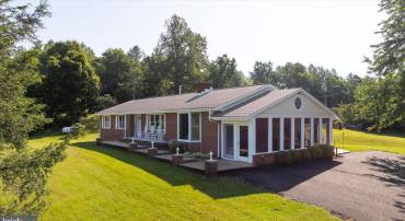 436 CASTLETON VIEW RD, CASTLETON, Virginia 22716, 4 Bedrooms Bedrooms, ,3 BathroomsBathrooms,Residential,436 CASTLETON VIEW RD,VARP2002152 MLS # VARP2002152