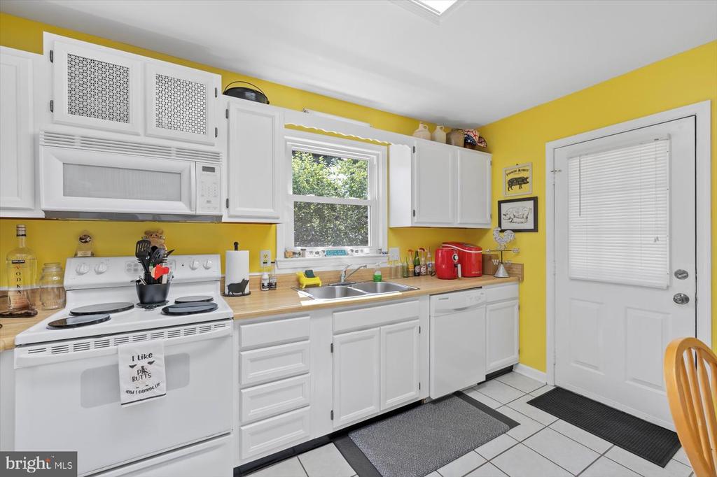 306 PATTERSON AVE, FREDERICKSBURG, Virginia 22407, 3 Bedrooms Bedrooms, ,2 BathroomsBathrooms,Residential,MILL GARDEN,306 PATTERSON AVE,VASP2034322 MLS # VASP2034322