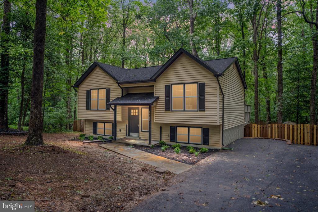 12719 PICKETT CT, SPOTSYLVANIA, Virginia 22551, 4 Bedrooms Bedrooms, ,2 BathroomsBathrooms,Residential,12719 PICKETT CT,VASP2034326 MLS # VASP2034326