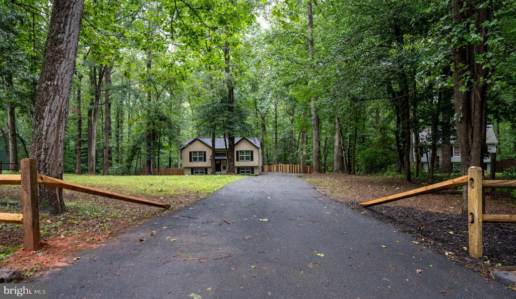 12719 PICKETT CT, SPOTSYLVANIA, Virginia 22551, 4 Bedrooms Bedrooms, ,2 BathroomsBathrooms,Residential,12719 PICKETT CT,VASP2034326 MLS # VASP2034326