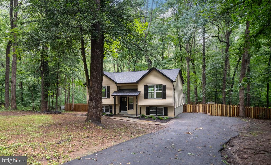 12719 PICKETT CT, SPOTSYLVANIA, Virginia 22551, 4 Bedrooms Bedrooms, ,2 BathroomsBathrooms,Residential,12719 PICKETT CT,VASP2034326 MLS # VASP2034326