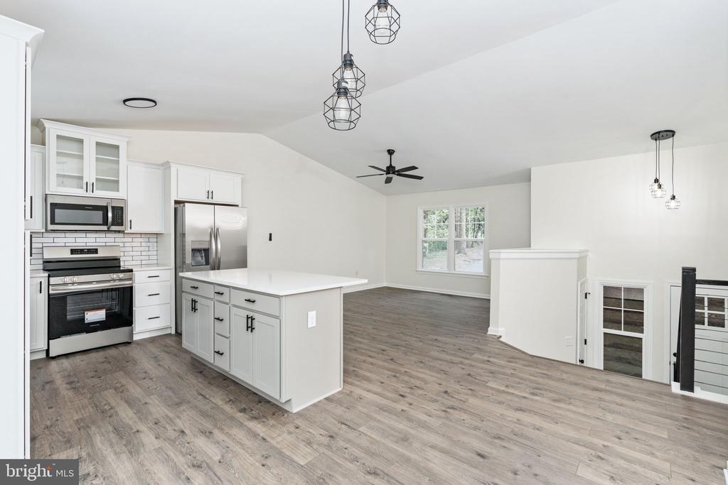12719 PICKETT CT, SPOTSYLVANIA, Virginia 22551, 4 Bedrooms Bedrooms, ,2 BathroomsBathrooms,Residential,12719 PICKETT CT,VASP2034326 MLS # VASP2034326