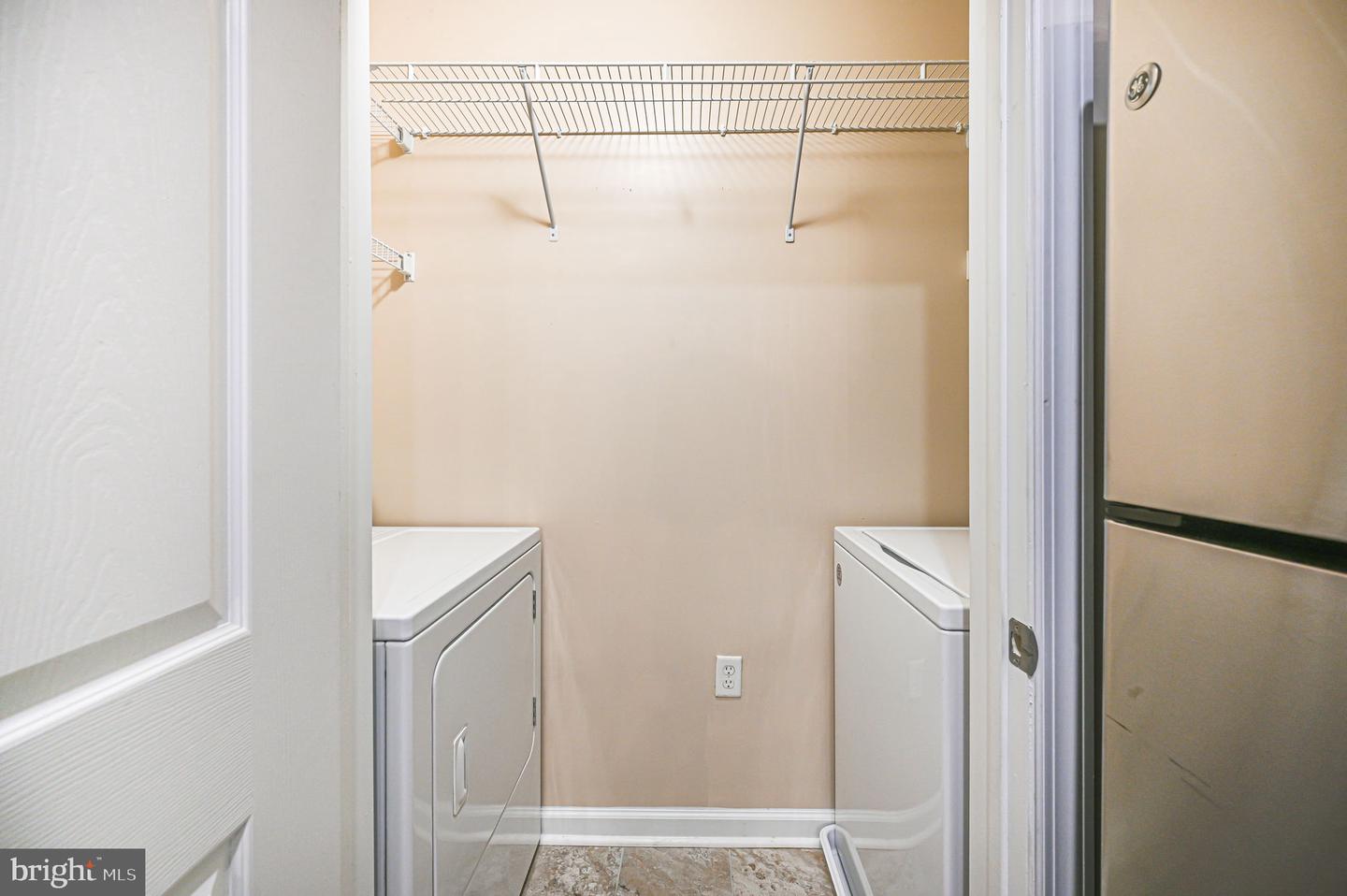 512 SUNSET VIEW TER SE #302, LEESBURG, Virginia 20175, 1 Bedroom Bedrooms, 6 Rooms Rooms,1 BathroomBathrooms,Residential,For sale,512 SUNSET VIEW TER SE #302,VALO2094960 MLS # VALO2094960