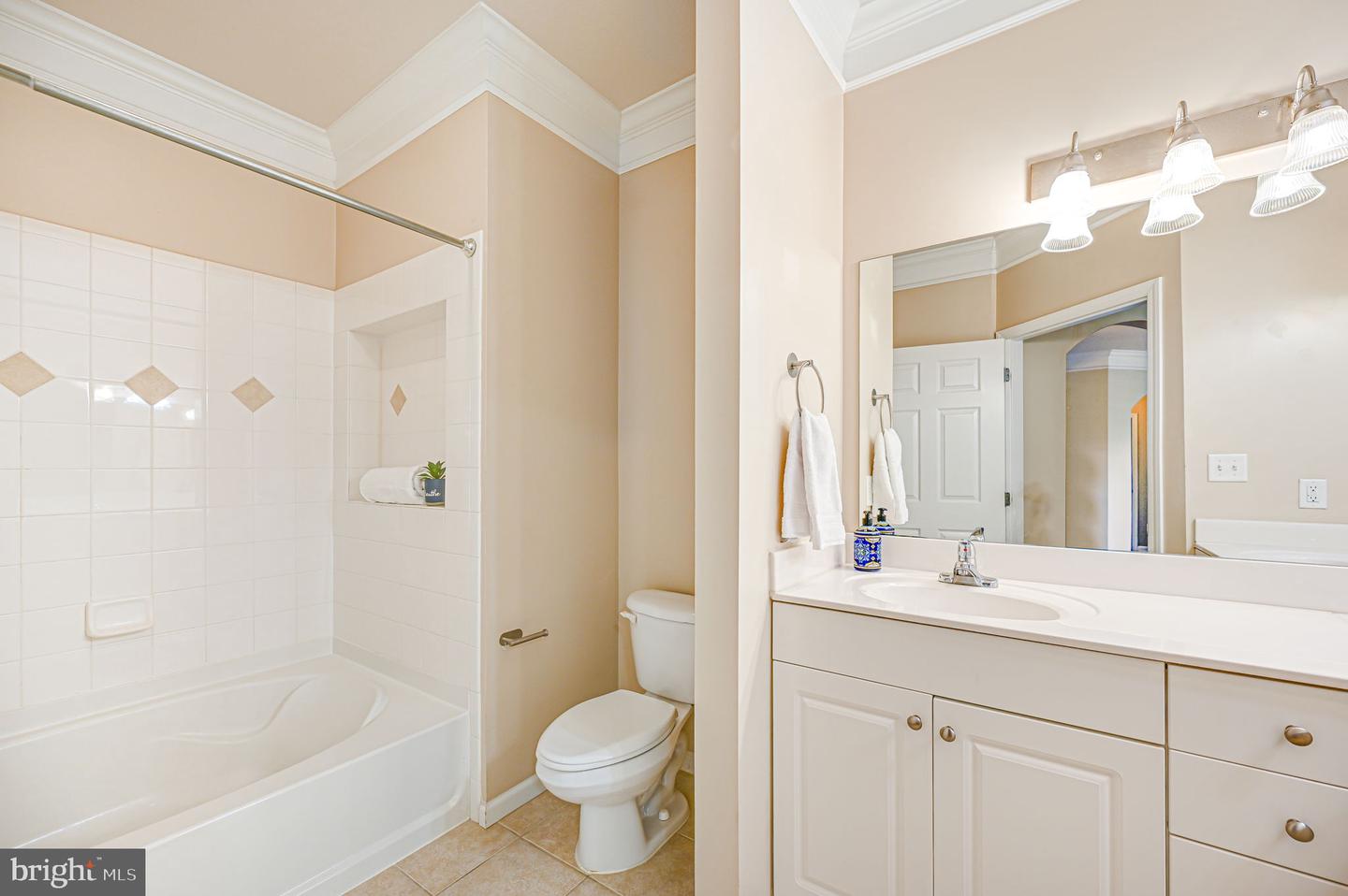512 SUNSET VIEW TER SE #302, LEESBURG, Virginia 20175, 1 Bedroom Bedrooms, 6 Rooms Rooms,1 BathroomBathrooms,Residential,For sale,512 SUNSET VIEW TER SE #302,VALO2094960 MLS # VALO2094960