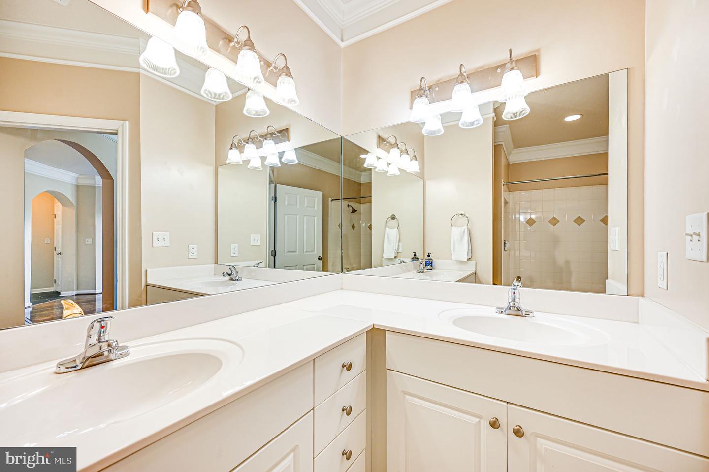 512 SUNSET VIEW TER SE #302, LEESBURG, Virginia 20175, 1 Bedroom Bedrooms, 6 Rooms Rooms,1 BathroomBathrooms,Residential,For sale,512 SUNSET VIEW TER SE #302,VALO2094960 MLS # VALO2094960