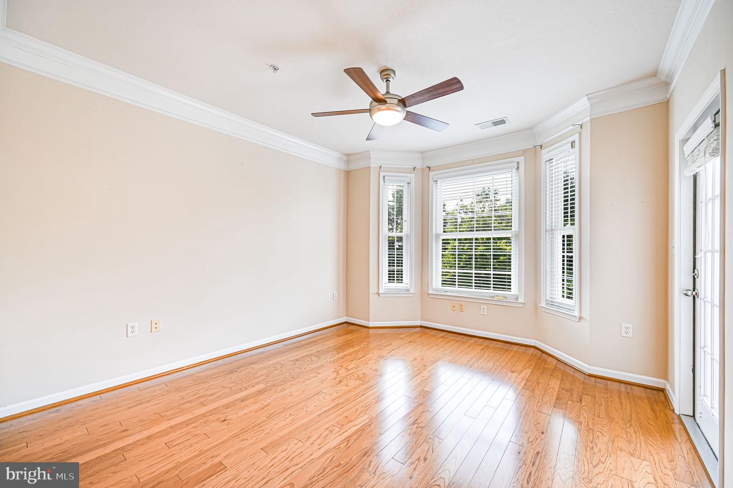 512 SUNSET VIEW TER SE #302, LEESBURG, Virginia 20175, 1 Bedroom Bedrooms, 6 Rooms Rooms,1 BathroomBathrooms,Residential,For sale,512 SUNSET VIEW TER SE #302,VALO2094960 MLS # VALO2094960