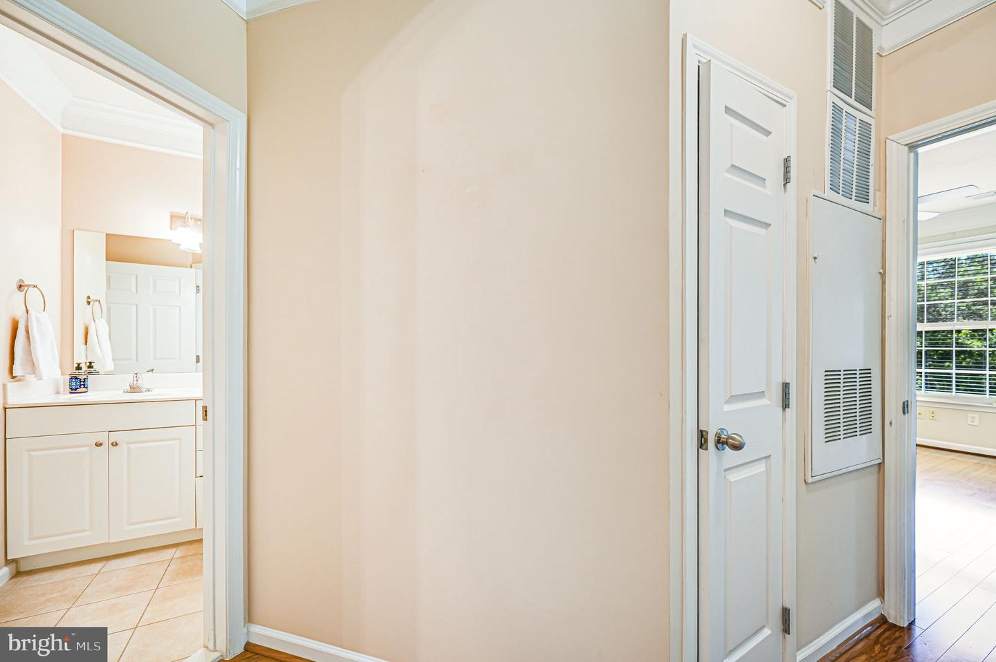 512 SUNSET VIEW TER SE #302, LEESBURG, Virginia 20175, 1 Bedroom Bedrooms, 6 Rooms Rooms,1 BathroomBathrooms,Residential,For sale,512 SUNSET VIEW TER SE #302,VALO2094960 MLS # VALO2094960