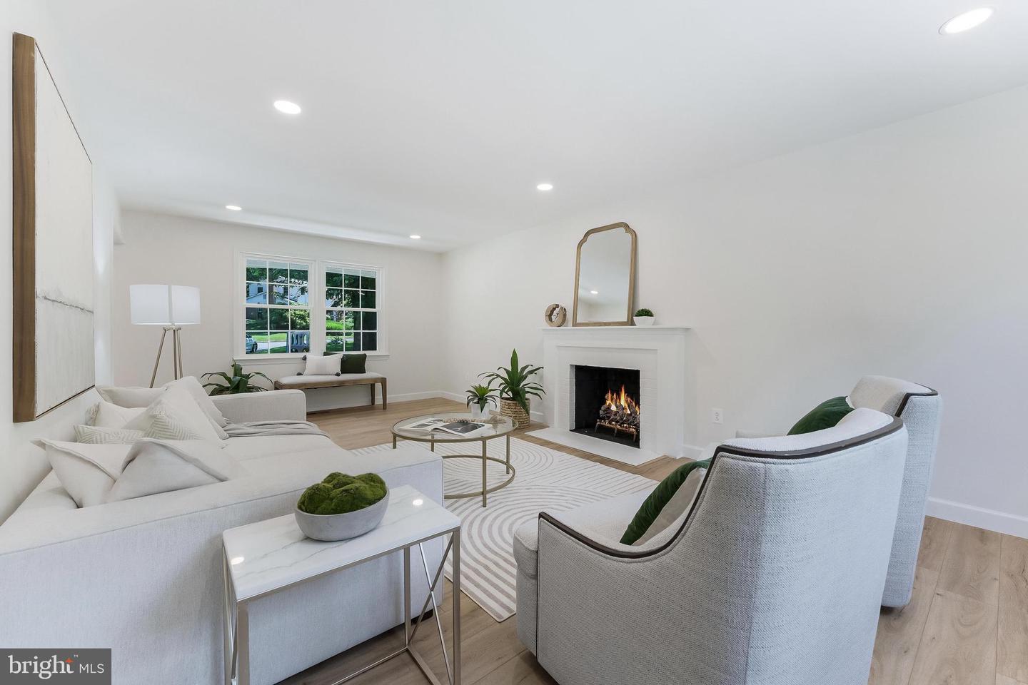 8817 BRIDLE WOOD DR, SPRINGFIELD, Virginia 22152, 5 Bedrooms Bedrooms, ,2 BathroomsBathrooms,Residential,For sale,8817 BRIDLE WOOD DR,VAFX2238688 MLS # VAFX2238688