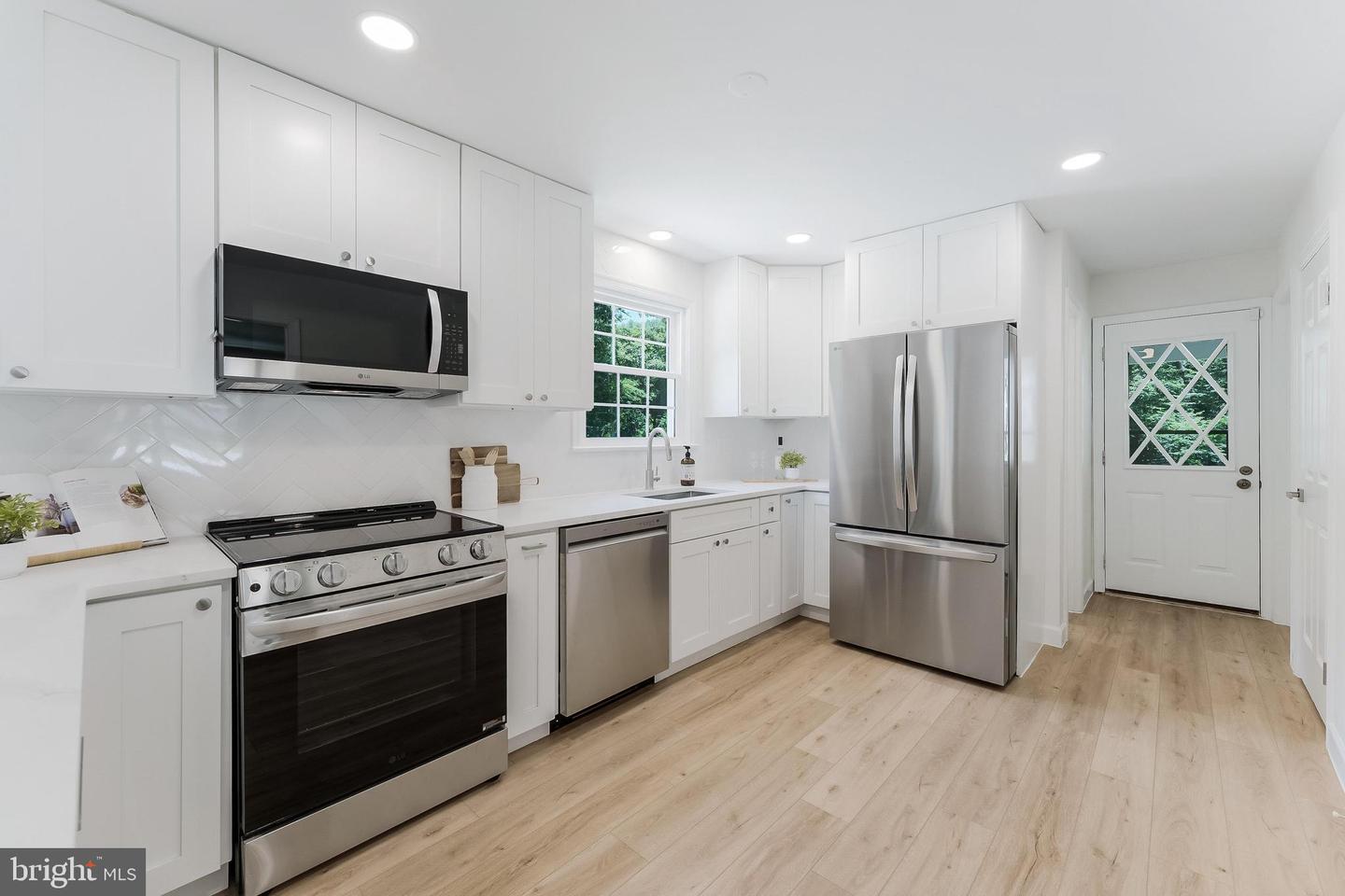 8817 BRIDLE WOOD DR, SPRINGFIELD, Virginia 22152, 5 Bedrooms Bedrooms, ,2 BathroomsBathrooms,Residential,For sale,8817 BRIDLE WOOD DR,VAFX2238688 MLS # VAFX2238688
