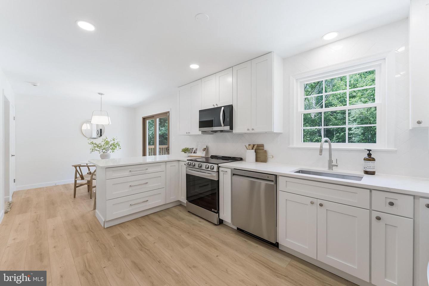 8817 BRIDLE WOOD DR, SPRINGFIELD, Virginia 22152, 5 Bedrooms Bedrooms, ,2 BathroomsBathrooms,Residential,For sale,8817 BRIDLE WOOD DR,VAFX2238688 MLS # VAFX2238688