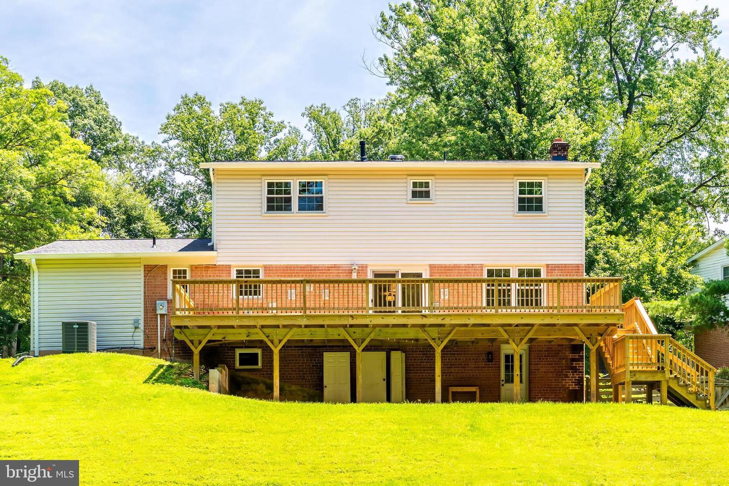 8817 BRIDLE WOOD DR, SPRINGFIELD, Virginia 22152, 5 Bedrooms Bedrooms, ,2 BathroomsBathrooms,Residential,For sale,8817 BRIDLE WOOD DR,VAFX2238688 MLS # VAFX2238688