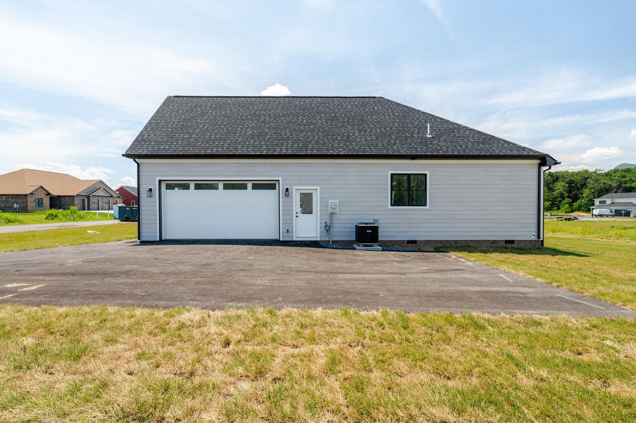 5155 RETRIEVER LN, MCGAHEYSVILLE, Virginia 22840, 4 Bedrooms Bedrooms, ,3 BathroomsBathrooms,Residential,5155 RETRIEVER LN,666218 MLS # 666218