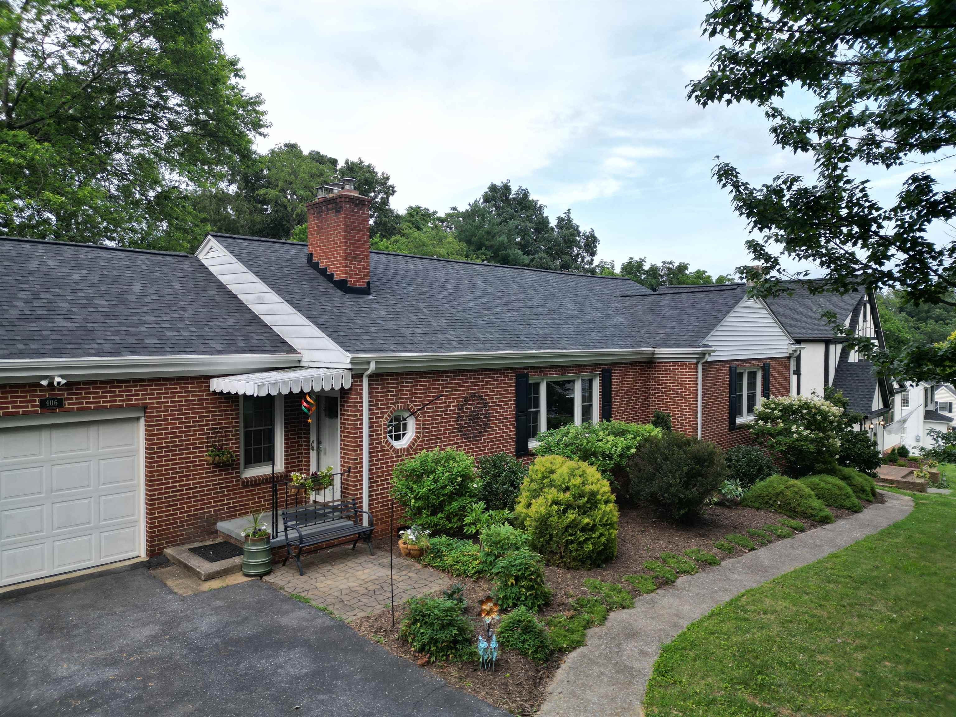 406 COLLEGE CIR, STAUNTON, Virginia 24401, 4 Bedrooms Bedrooms, ,2 BathroomsBathrooms,Residential,406 COLLEGE CIR,666219 MLS # 666219