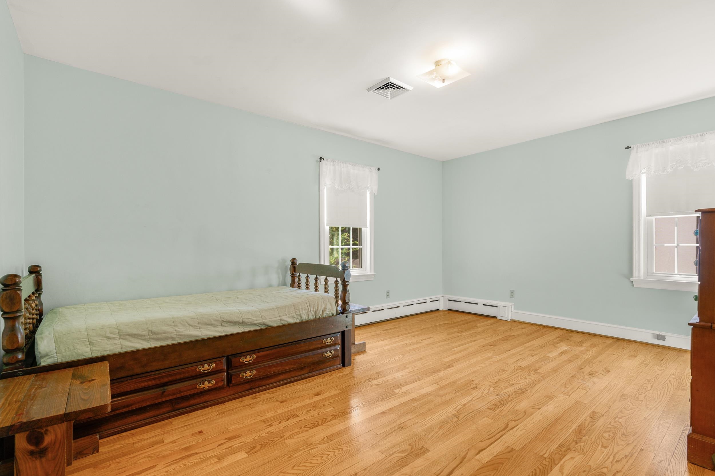 406 COLLEGE CIR, STAUNTON, Virginia 24401, 4 Bedrooms Bedrooms, ,2 BathroomsBathrooms,Residential,406 COLLEGE CIR,666219 MLS # 666219