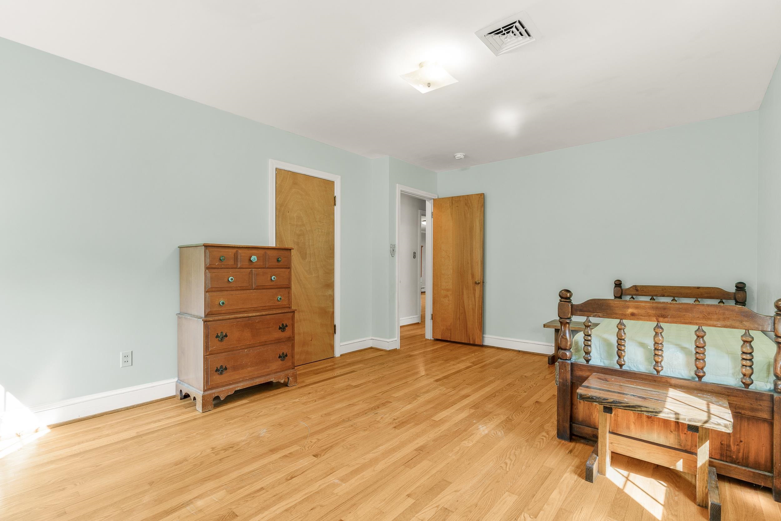 406 COLLEGE CIR, STAUNTON, Virginia 24401, 4 Bedrooms Bedrooms, ,2 BathroomsBathrooms,Residential,406 COLLEGE CIR,666219 MLS # 666219