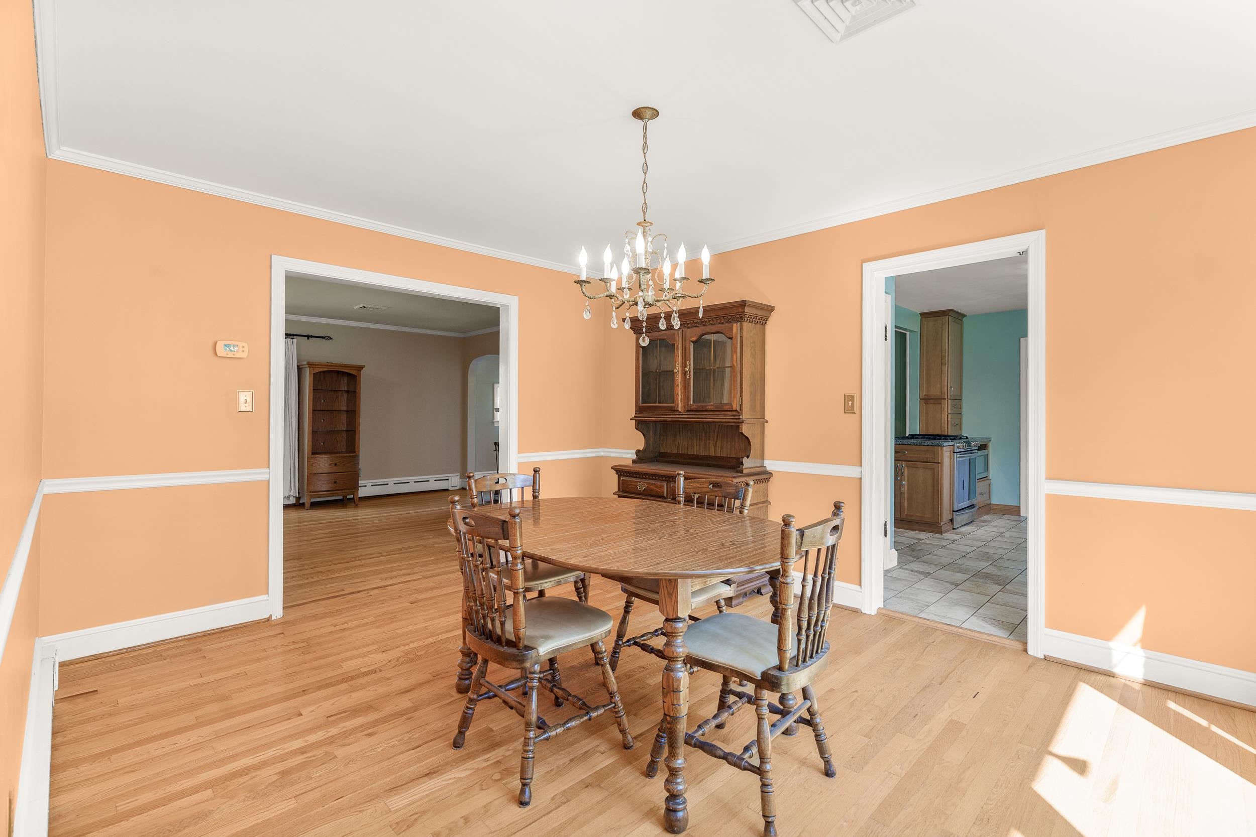 406 COLLEGE CIR, STAUNTON, Virginia 24401, 4 Bedrooms Bedrooms, ,2 BathroomsBathrooms,Residential,406 COLLEGE CIR,666219 MLS # 666219