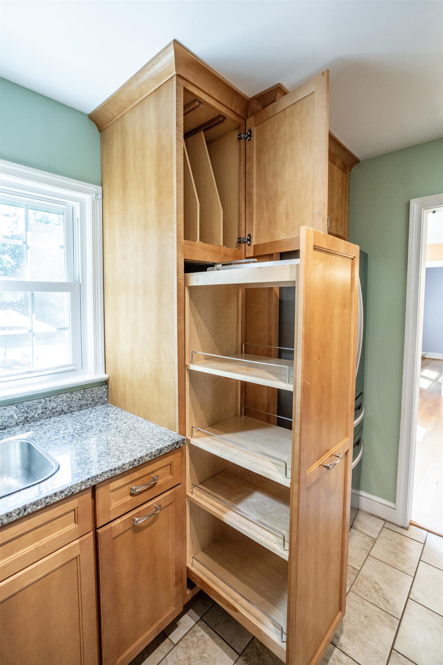 406 COLLEGE CIR, STAUNTON, Virginia 24401, 4 Bedrooms Bedrooms, ,2 BathroomsBathrooms,Residential,406 COLLEGE CIR,666219 MLS # 666219