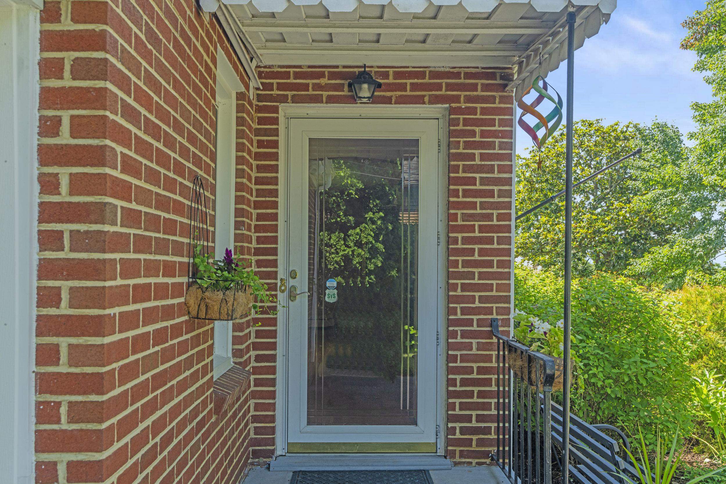 406 COLLEGE CIR, STAUNTON, Virginia 24401, 4 Bedrooms Bedrooms, ,2 BathroomsBathrooms,Residential,406 COLLEGE CIR,666219 MLS # 666219