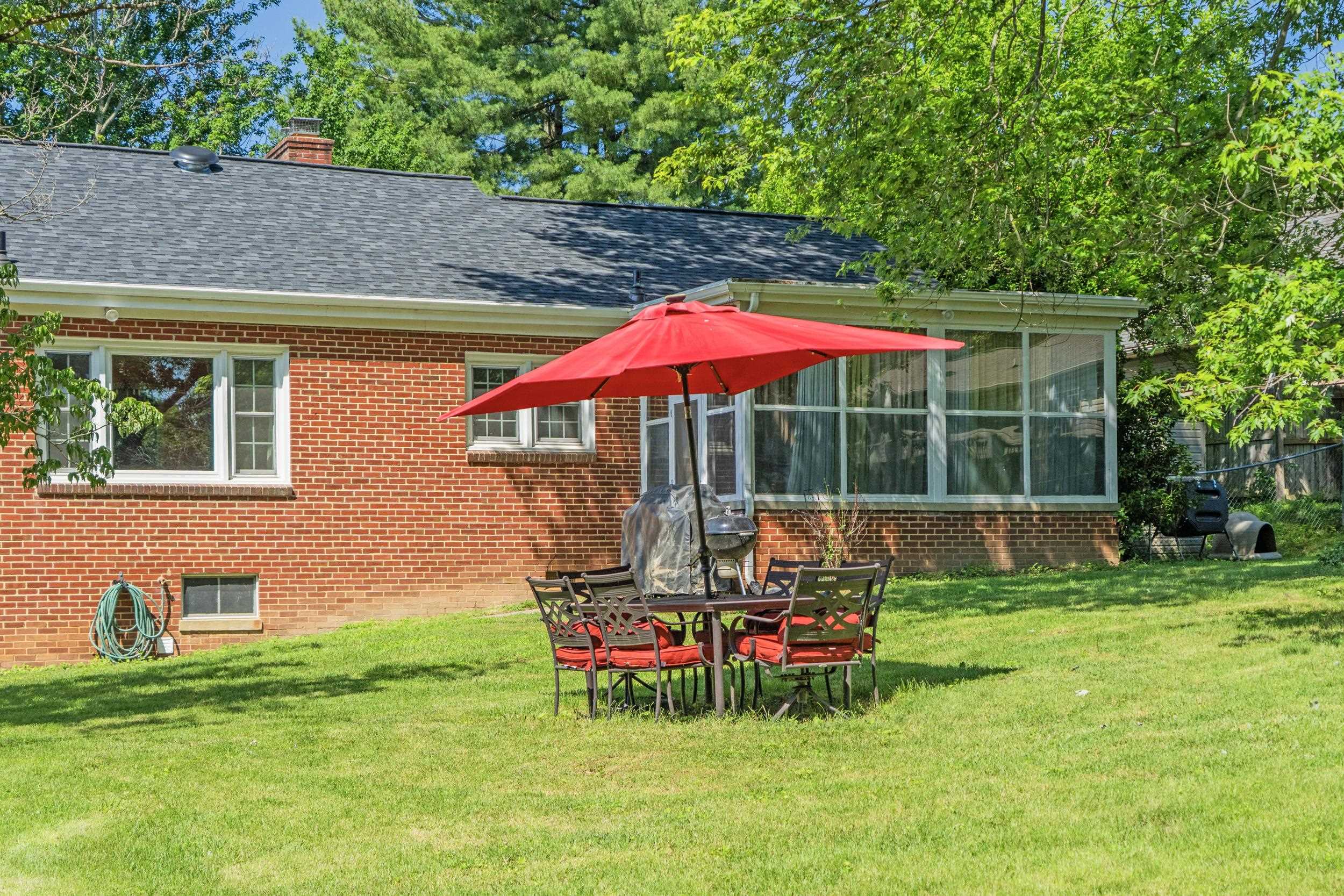 406 COLLEGE CIR, STAUNTON, Virginia 24401, 4 Bedrooms Bedrooms, ,2 BathroomsBathrooms,Residential,406 COLLEGE CIR,666219 MLS # 666219